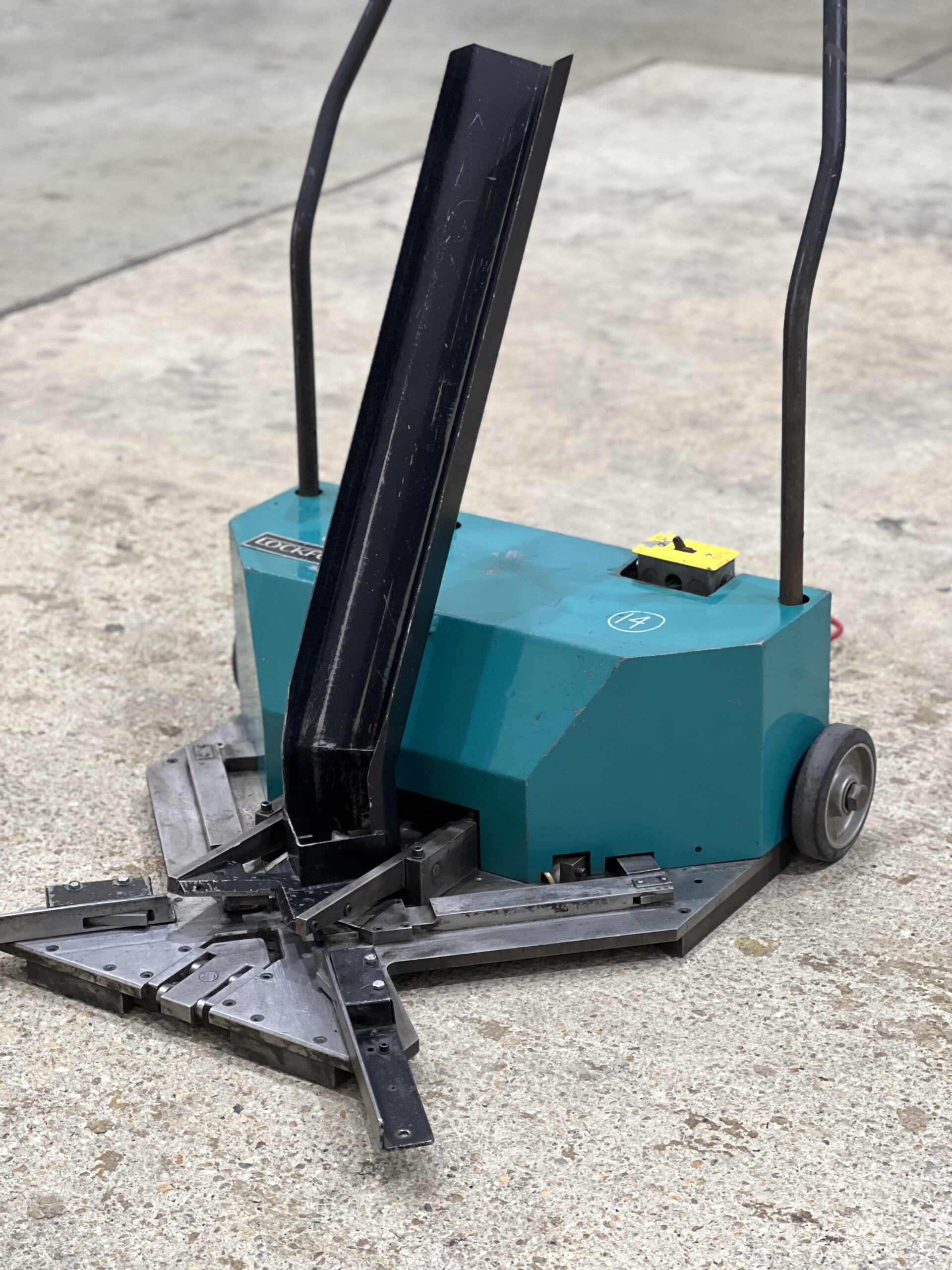 Lockformer Corner Cadet